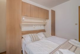 Klimno, otok Krk - apartman 51m2, 1. red do mora, Dobrinj, شقة