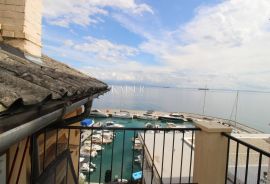 Opatija, stan u austrougarskoj vili I red do mora, Opatija, Appartment