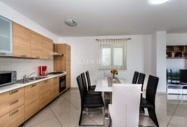 Vrbnik, otok Krk- apartman 93m2 s pogledom na more, Vrbnik, Appartement