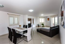 Vrbnik, otok Krk- apartman 93m2 s pogledom na more, Vrbnik, Stan