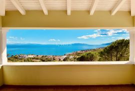 Opatija, Pobri - vila na zemljištu od 4300 m2 s jedinstvenim pogledom, Opatija - Okolica, House