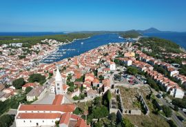 Mali Lošinj - stan u centru s vlastitom okućnicom, Mali Lošinj, Stan