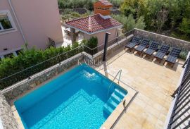 Kornić, Otok Krk- Vila 121m2 s pogledom na more i bazenom, Krk, House