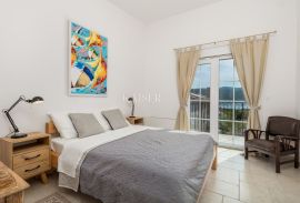 Kornić, Otok Krk- Vila 121m2 s pogledom na more i bazenom, Krk, Casa