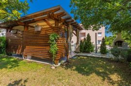 Malinska, Otok Krk- Apartman 40m2 s uređenom okućnicom, Malinska-Dubašnica, Apartamento