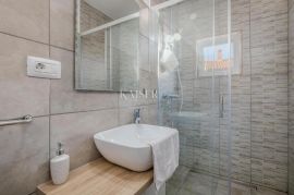 Pinezići, Otok Krk- adaptirana kamena kuća 145m2 s bazenom, Krk, House