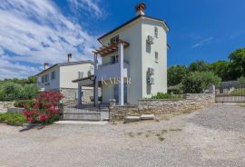 Labin - idilično imanje s dvije vile, 385 m2, Labin, House