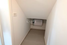 Malinska, Otok Krk- stan 107m2 s pogledom na more, Malinska-Dubašnica, Apartamento