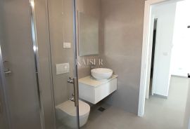 Malinska, Otok Krk- stan 107m2 s pogledom na more, Malinska-Dubašnica, Appartment