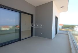 Malinska, Otok Krk- stan 107m2 s pogledom na more, Malinska-Dubašnica, Appartement