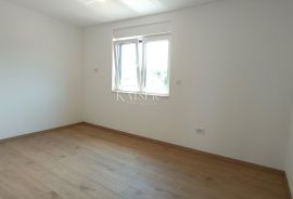 Malinska, Otok Krk- stan 107m2 s pogledom na more, Malinska-Dubašnica, Appartement