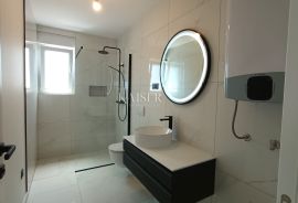 Malinska, Otok Krk- stan 110m² s bazenom, Malinska-Dubašnica, Apartamento