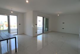 Malinska, Otok Krk- stan 110m² s bazenom, Malinska-Dubašnica, Appartamento