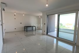 Malinska, Otok Krk- stan 110m² s bazenom, Malinska-Dubašnica, Appartamento