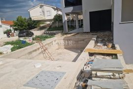 Rab-Prekrasan stan 180m2 s bazenom s pogledom na more, Rab, بيت