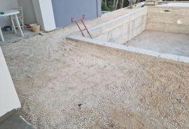 Rab-Prekrasan stan 180m2 s bazenom s pogledom na more, Rab, بيت