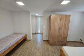 Otok Krk, Milohnići - adaptirana kamena kuća 200m2, Krk, Haus