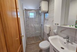 Otok Krk - dvoetažni apartman 140m2 u adaptiranoj kamenoj kući, Krk, Flat