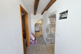 Otok Krk, Milohnići - apartman u adaptiranoj kamenoj kući, Krk, Appartement