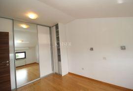 LOVRAN - atraktivan dvoetažni stan 200 m od mora, Lovran, Apartamento