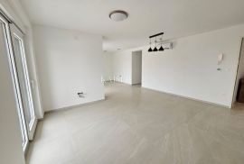 Malinska - apartman 80m2 sa bazenom i okućnicom, Malinska-Dubašnica, Διαμέρισμα