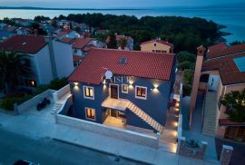 Mali Lošinj - luksuzna kuća sa 6 apartmana, Mali Lošinj, House