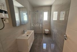 Otok Krk, Malinska - apartman 78m2, 100m do mora, Malinska-Dubašnica, Apartamento