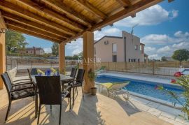 Tinjan - dvije dvojne kuće s bazenom, 170 m2, Tinjan, Casa