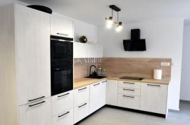 Drenova - moderna kuća s bazenom, 150 m2, Rijeka, Casa