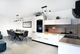 Drenova - moderna kuća s bazenom, 150 m2, Rijeka, Casa