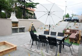 Drenova - moderna kuća s bazenom, 150 m2, Rijeka, Famiglia