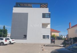 Zadar, penthouse sa krovnom terasom blizu centra, Zadar, Appartement