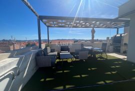 Zadar, penthouse sa krovnom terasom blizu centra, Zadar, شقة