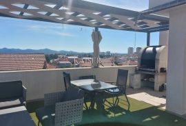 Zadar, penthouse sa krovnom terasom blizu centra, Zadar, Kвартира