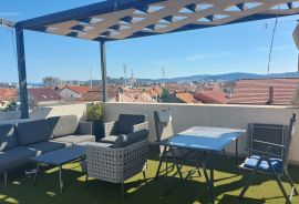 Zadar, penthouse sa krovnom terasom blizu centra, Zadar, Apartamento