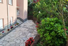 Opatija,okolica, mansarda, jednosoban stan s terasom i veličanstvenim pogledom, Opatija, Appartement