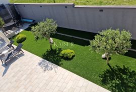 Novi Vinodolski - villa sa bazenom 300m2, Novi Vinodolski, Kuća