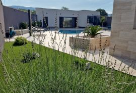 Novi Vinodolski - villa sa bazenom 300m2, Novi Vinodolski, Kuća