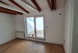 Opatija, centar, stan na III katu s terasom i pogledom na more, Opatija, Apartamento