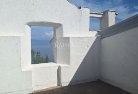 Opatija, centar, stan na III katu s terasom i pogledom na more, Opatija, Apartamento