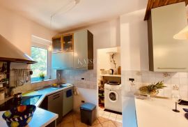 Opatija – Etaža povijesne vile 100 m od mora, Opatija, Apartamento