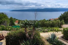 Rabac - kuća s više stambenih jedinica i panoramskim pogledom na more, 368 m2, Labin, Дом