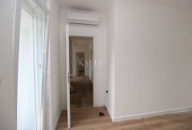 Opatija- Matulji, dva stana 3 SKL i 2 SKL u urednoj zgradi novije gradnje, Matulji, Appartment