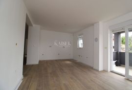 Opatija- Matulji, dva stana 3 SKL i 2 SKL u urednoj zgradi novije gradnje, Matulji, Appartement