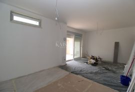 Opatija- Matulji, dva stana 3 SKL i 2 SKL u urednoj zgradi novije gradnje, Matulji, Apartamento