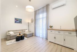 Opatija, ekskluzivan stan na top lokaciji prvi red do mora, Opatija, Apartamento