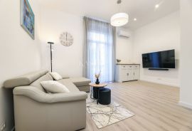 Opatija, ekskluzivan stan na top lokaciji prvi red do mora, Opatija, Appartment