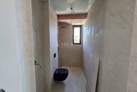 Krk - stan u urbanoj villi, 92m2, pogled na more, Krk, Appartement