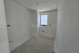 Krk - stan u urbanoj villi, 92m2, pogled na more, Krk, Flat