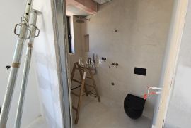 Krk - stan u urbanoj villi, 77m2, pogled na more, Krk, Appartement